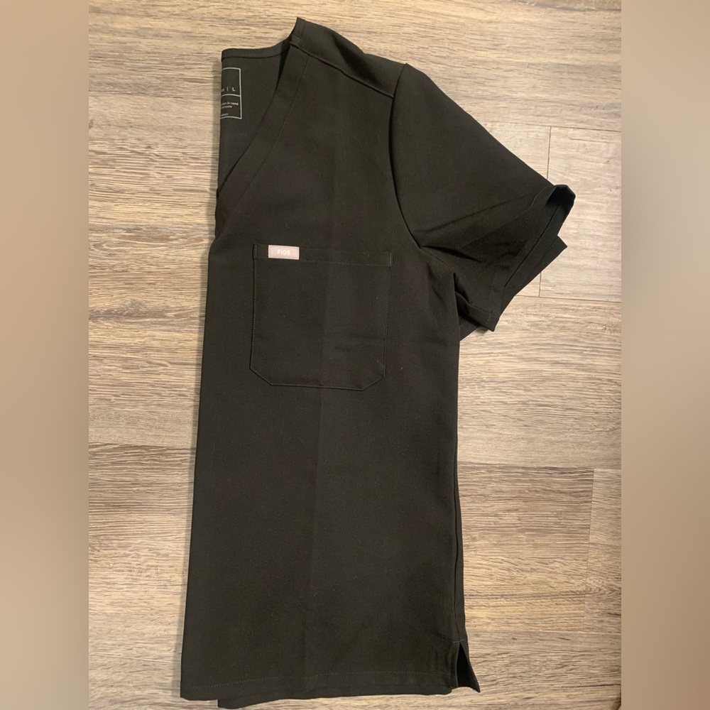 Women’s Figs Catrina Scrub Top. Size Large. Black. NWT